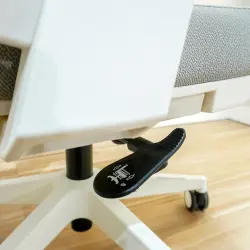 WORKDESIGN - AHSOKA PC PR KURSI KANTOR / KURSI KERJA ERGONOMIS DENGAN SANDARAN KEPALA DAN LUMBAR SUPPORT warna PINK - WHITE LIGHT GREY - WORKDESIGN - foto 9